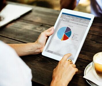 ONLINESHOP FUNKTIONALITÄTEN: WIE FUNKTIONIERT DIE IMPLEMENTIERUNG DER FUNKTIONALITÄTEN? ONLINESHOP FUNKTIONALITÄTEN: WIE FUNKTIONIERT DIE IMPLEMENTIERUNG DER FUNKTIONALITÄTEN?